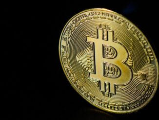 What’s Going On With Bitcoin And The Stock Market? Analyst Breaks It Down