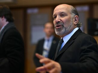 Massie calls for Commerce Secretary Lutnick to resign